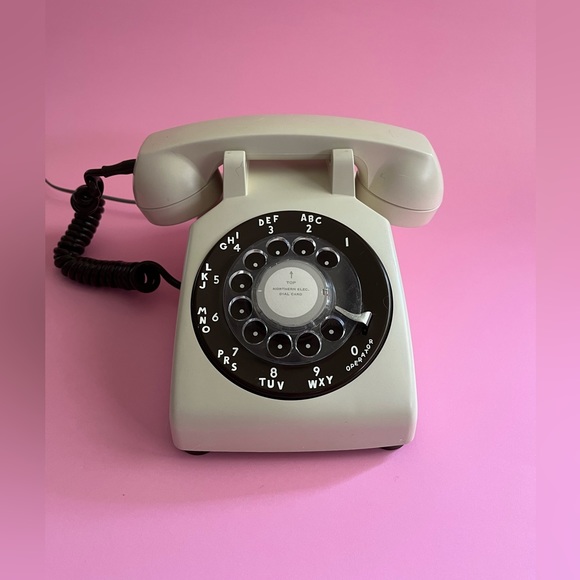 Vintage brown and white telephone from the 1970s in very good working condition. - Picture 1 of 5